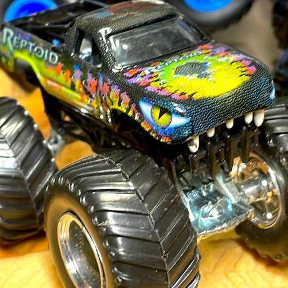 Reptoid - Picture 2 of 3